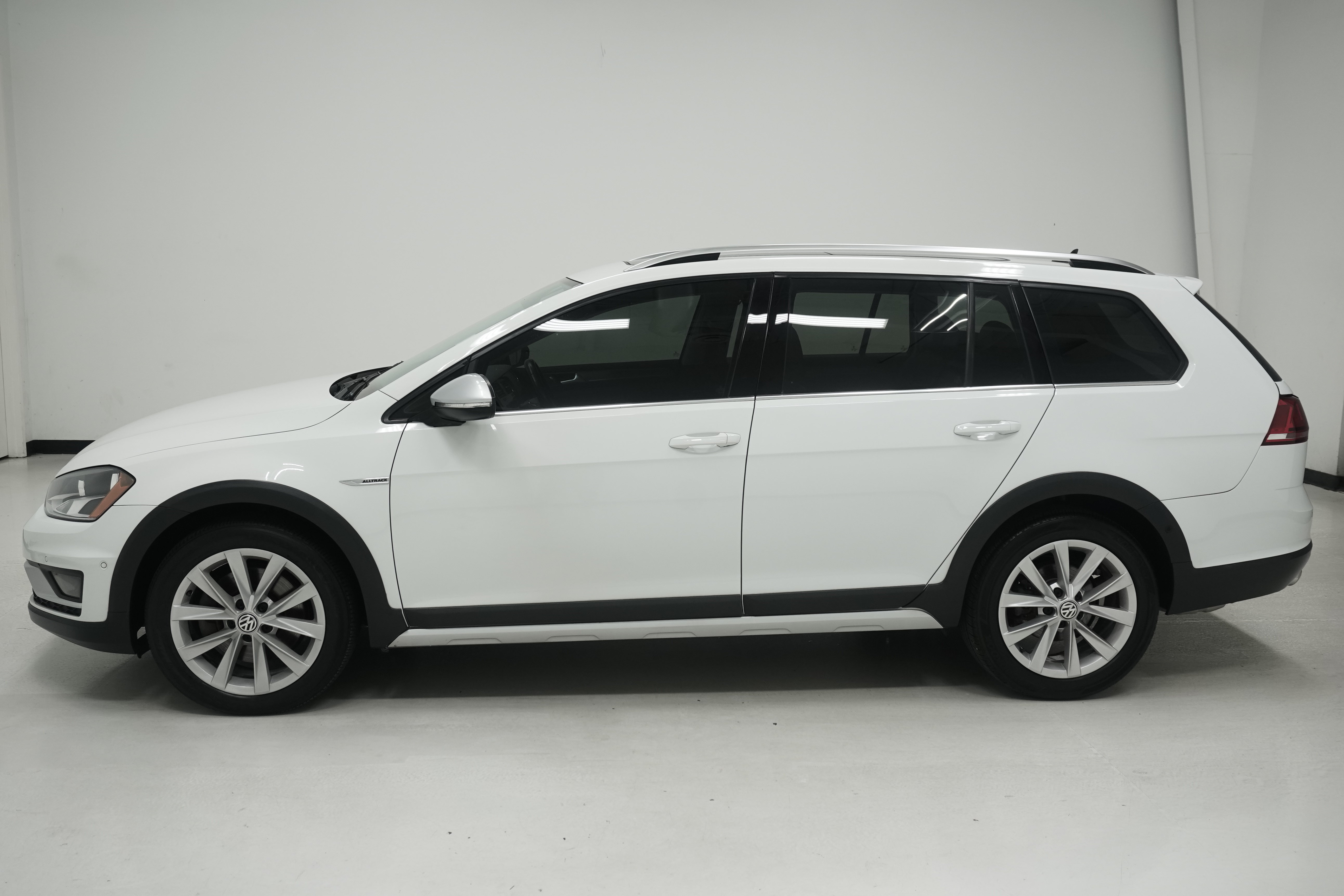 Used 2017 Volkswagen Golf Alltrack SEL AWD/4WD image 7