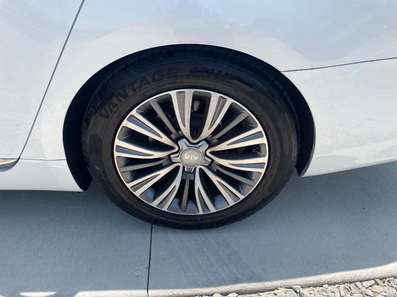 Used 2016 Kia K900 Luxury RWD image 38