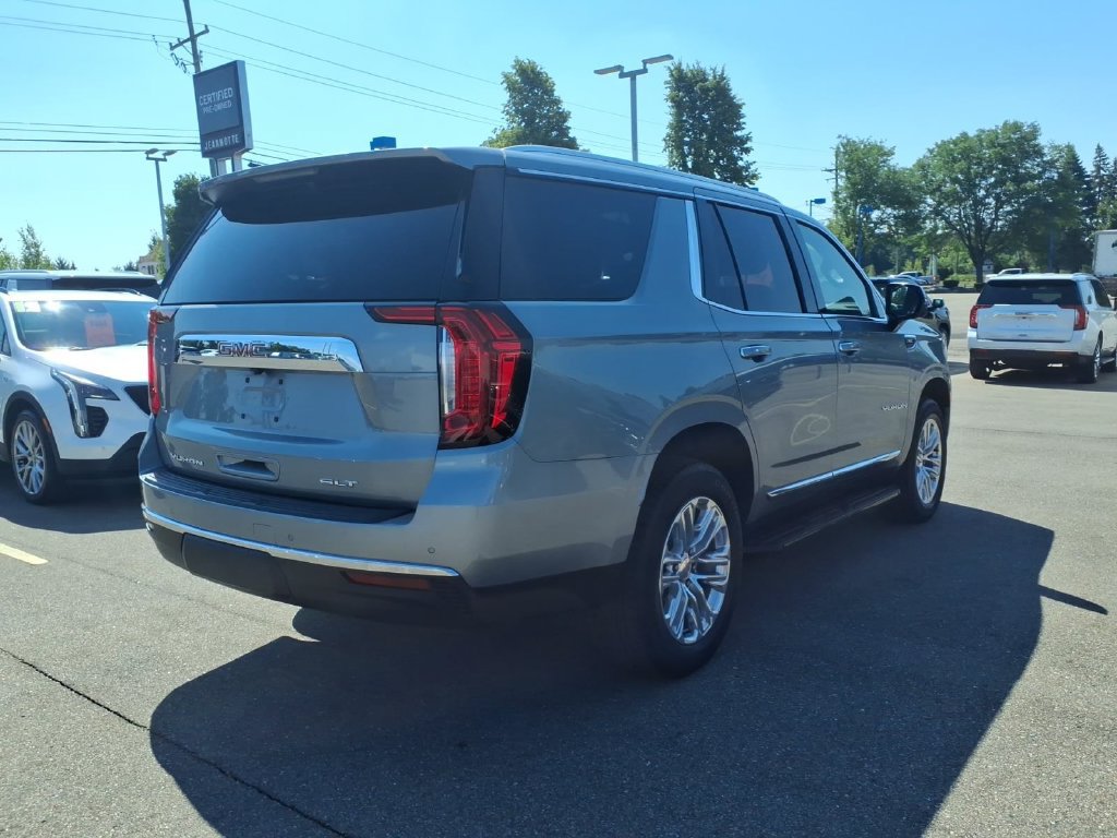 Used 2023 GMC Yukon SLT w/ SLT Premium Package AWD/4WD image 4