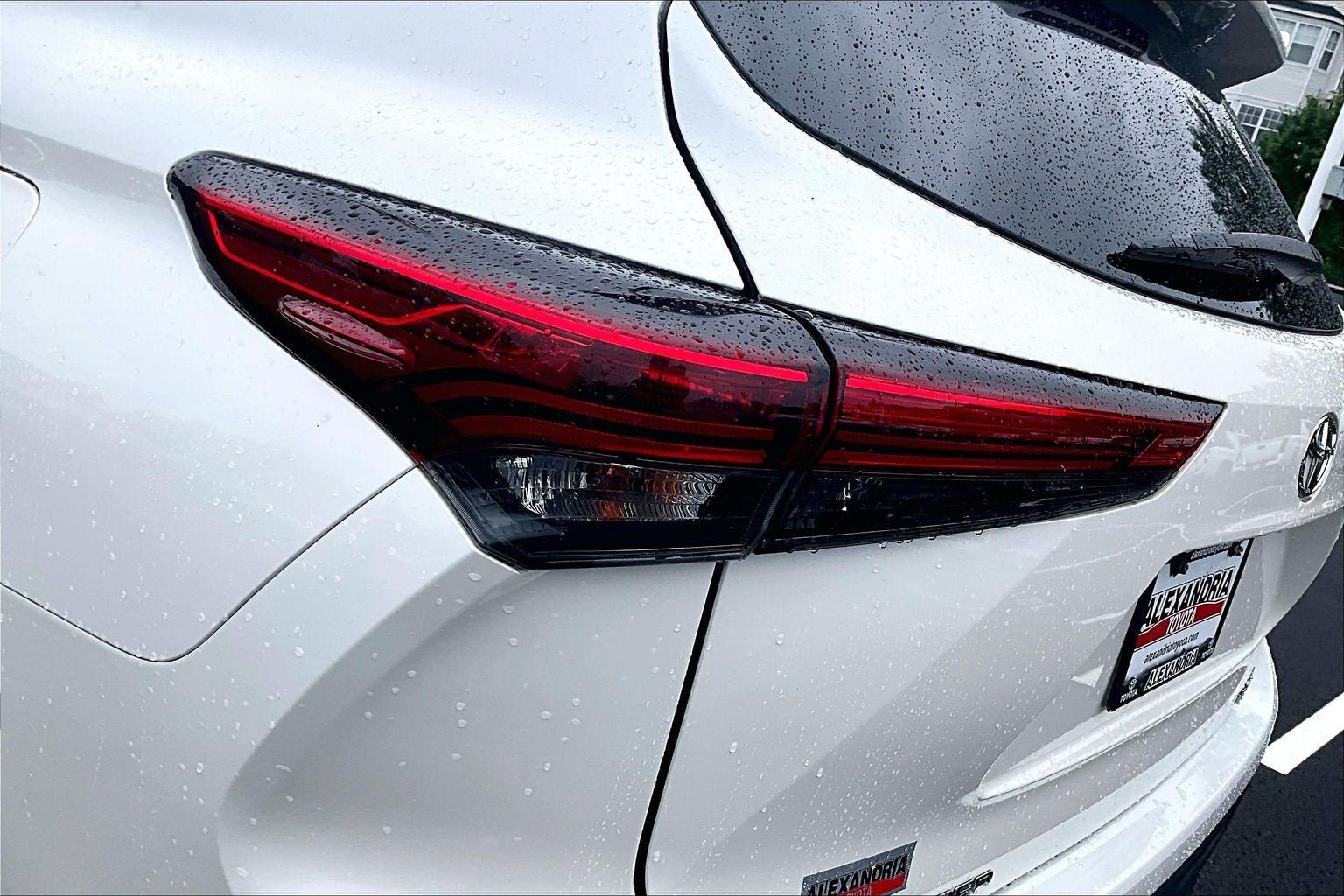Used 2021 Toyota Highlander LE AWD/4WD image 28