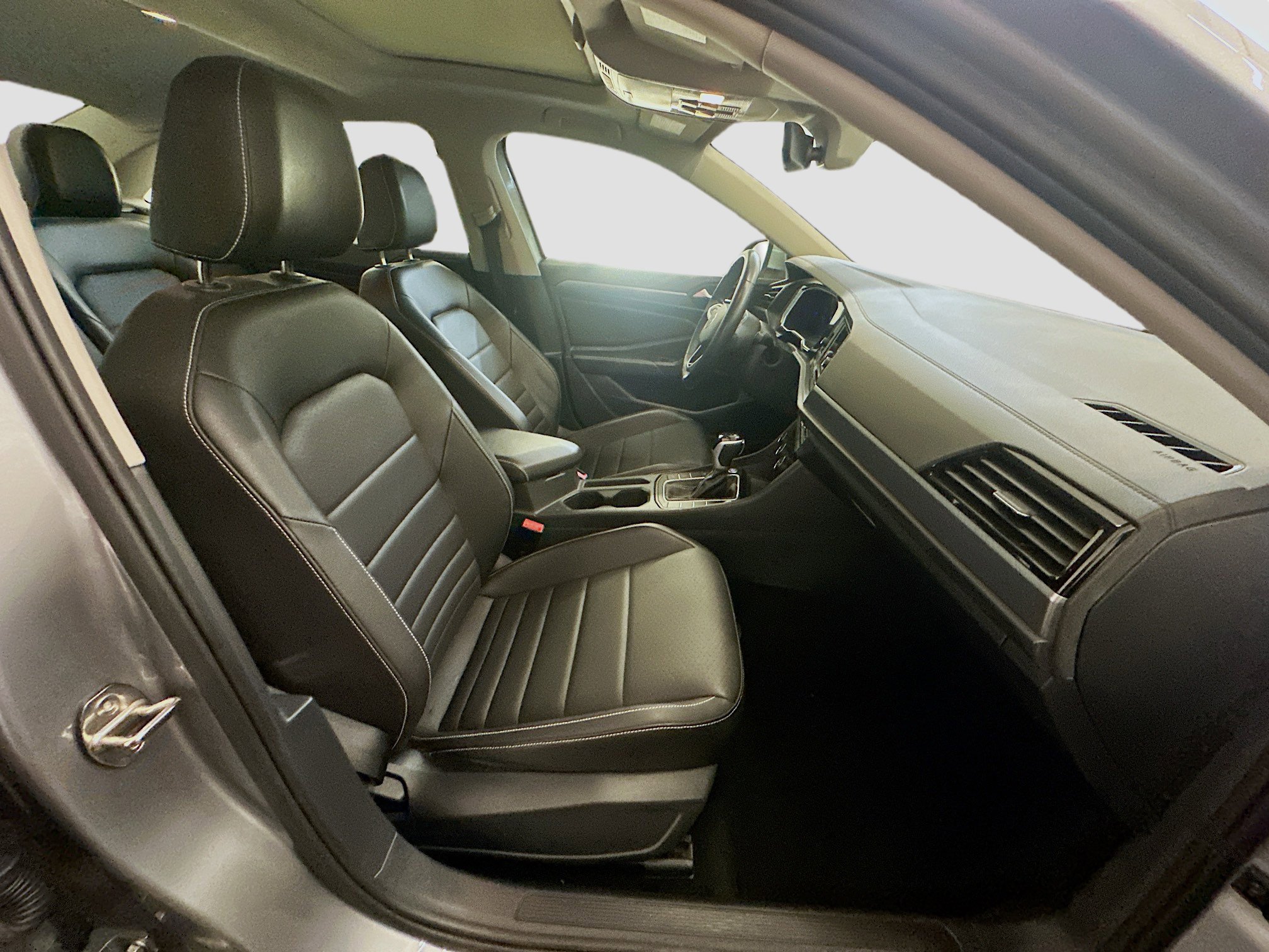 Used 2024 Volkswagen Jetta SE image 32