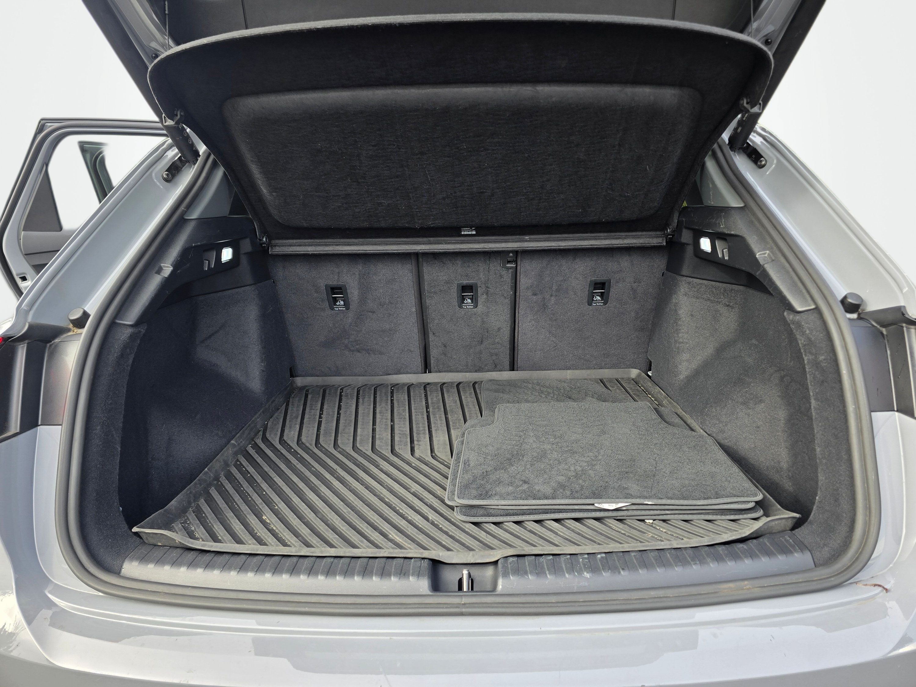 Used 2023 Audi Q4 e-tron Premium Plus AWD/4WD image 11