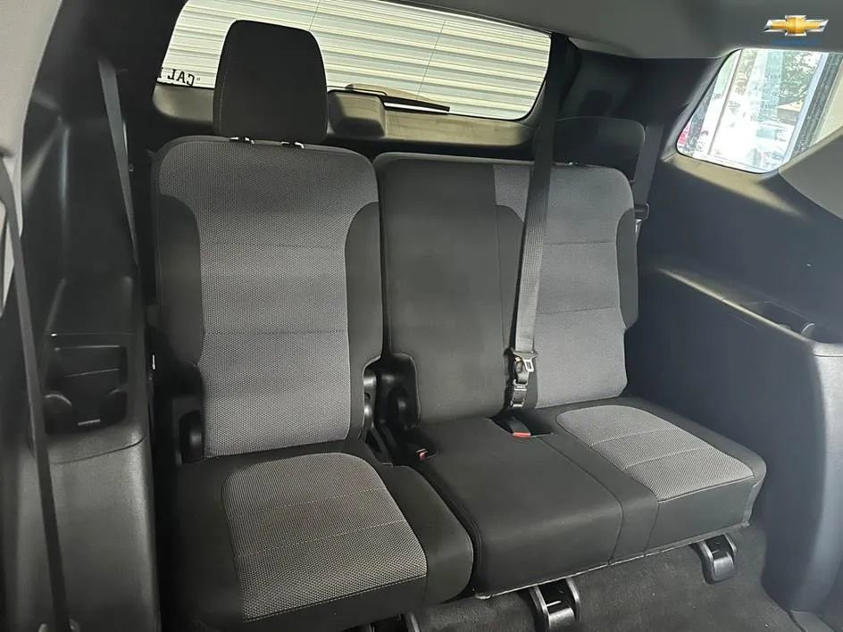 Used 2020 Chevrolet Traverse LT image 19