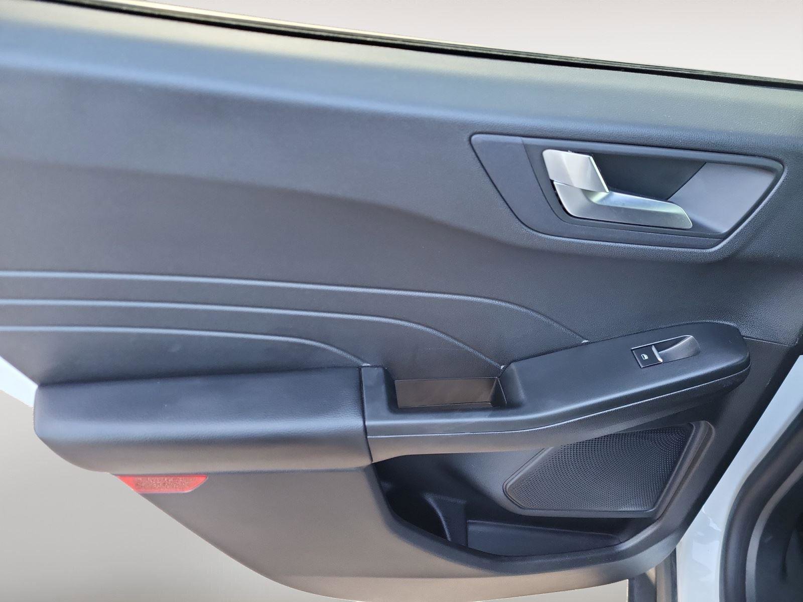 Used 2023 Ford Escape ST-Line image 18