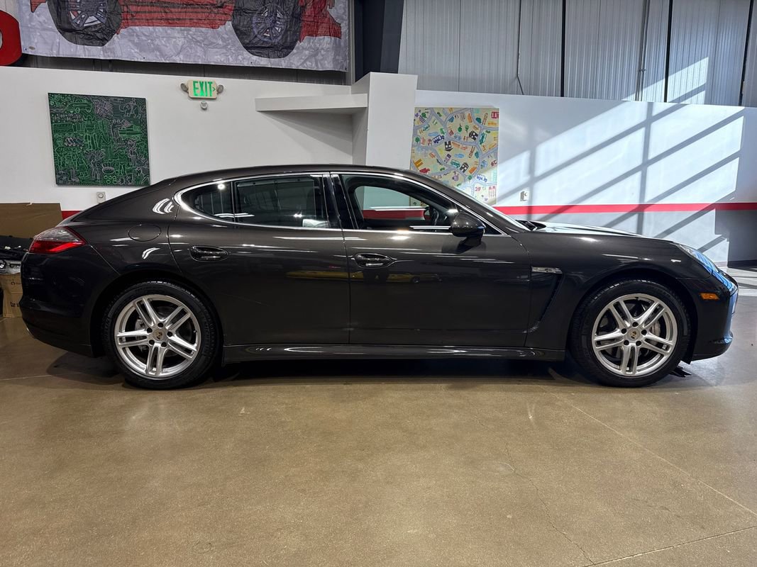 Used 2013 Porsche Panamera 4S image 3