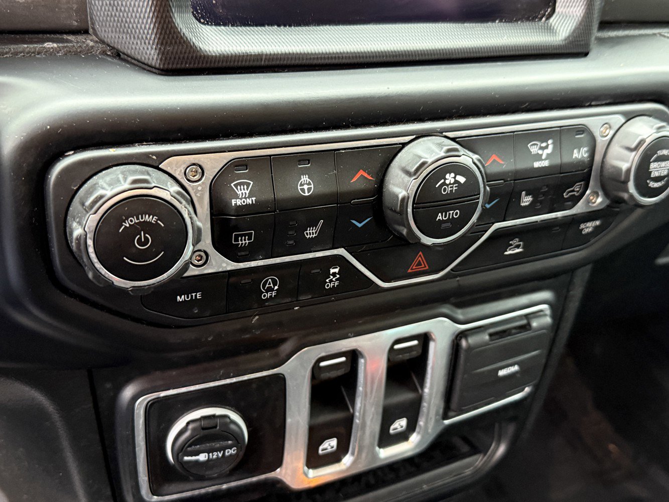 Used 2023 Jeep Wrangler Sport S image 14