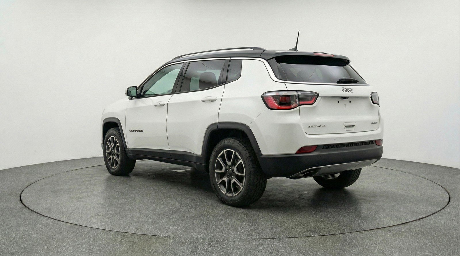 Used 2025 Jeep Compass Trailhawk image 6