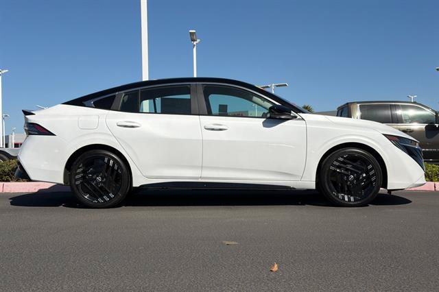 New 2027 Nissan Sentra SR w/ Floor Mat Package FWD image 3