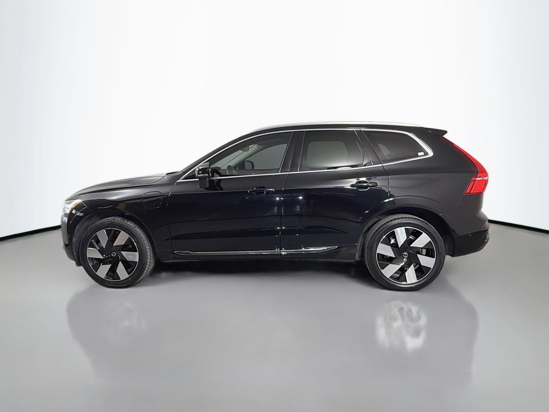 Certified 2023 Volvo XC60 T8 Plus w/ Protection Package Premier AWD/4WD image 9