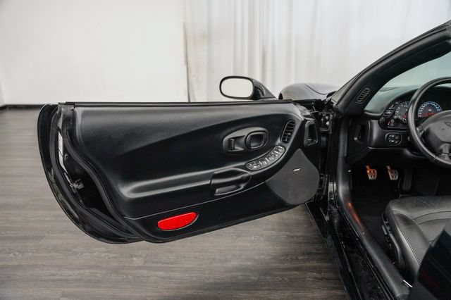 Used 2000 Chevrolet Corvette Convertible w/ Memory Pkg RWD image 16