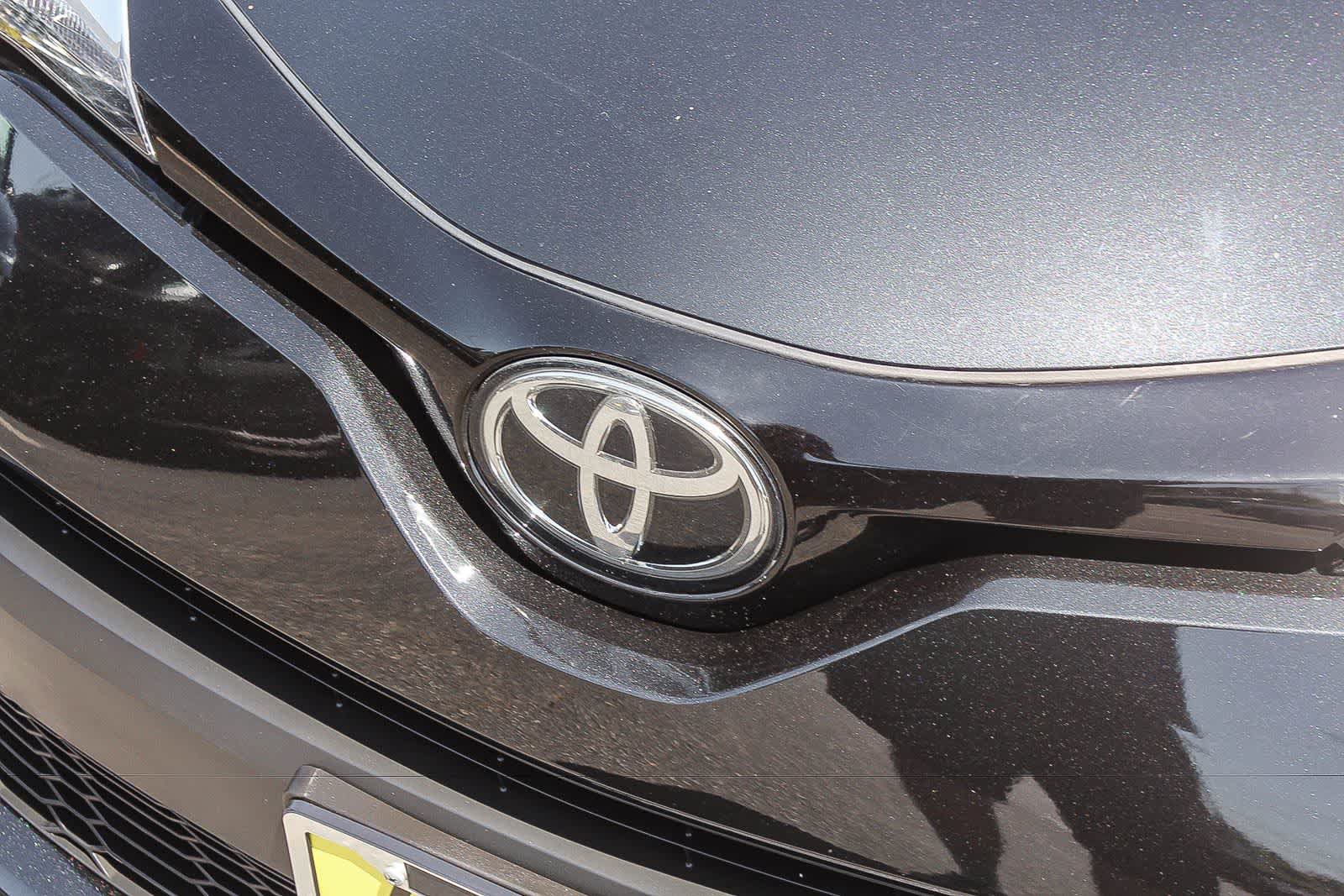 Used 2021 Toyota C-HR XLE FWD image 14