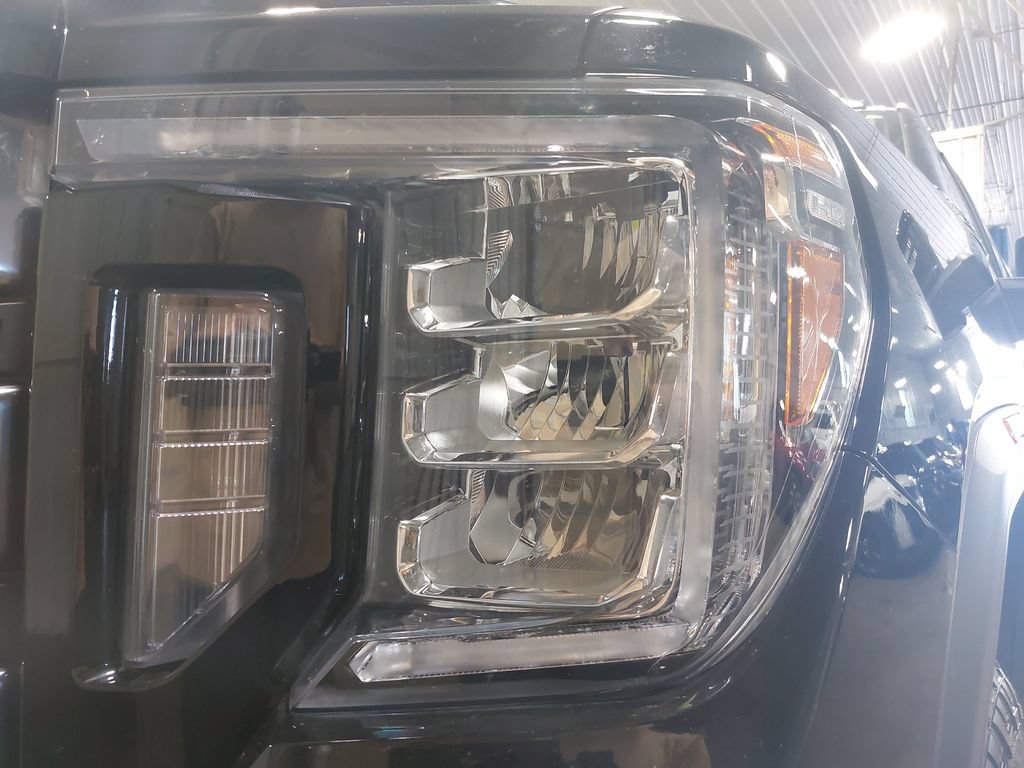 Used 2021 GMC Sierra 2500 AT4 w/ AT4 Premium Plus Package AWD/4WD image 32