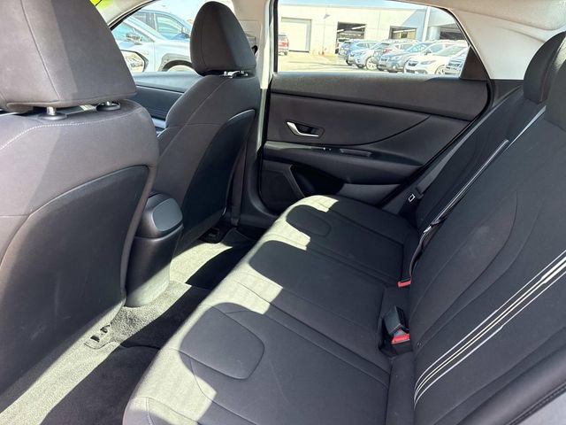 Used 2022 Hyundai Elantra SEL image 13