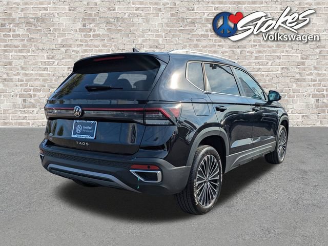 Certified 2025 Volkswagen Taos SE FWD image 4