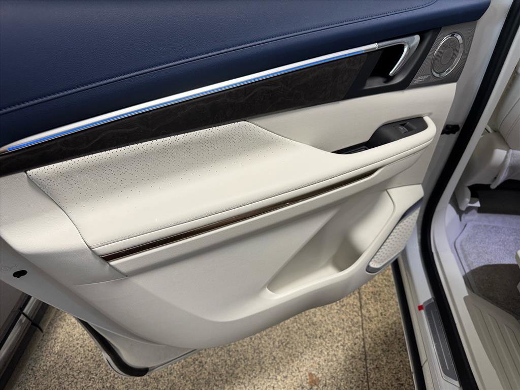 Certified 2025 Buick Enclave Avenir w/ Super Cruise Package image 11