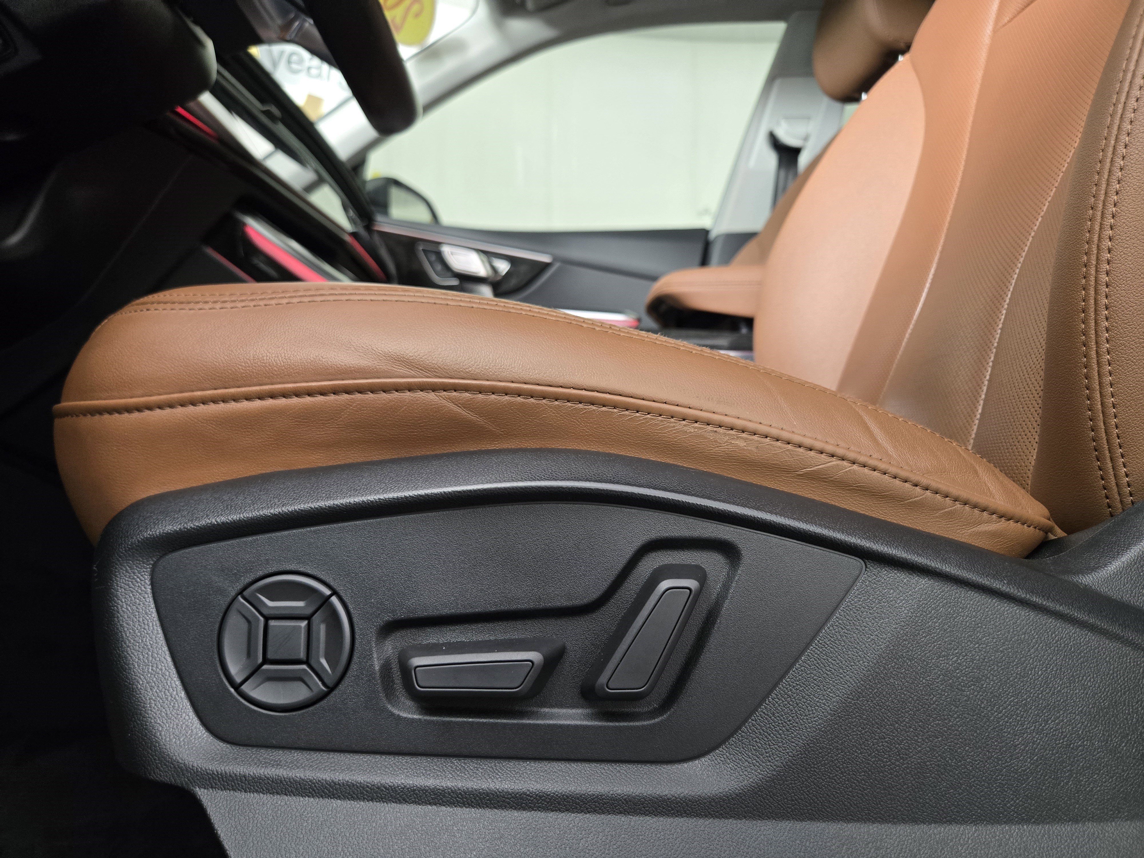 Used 2021 Audi Q8 Premium Plus w/ Premium Plus Package image 30