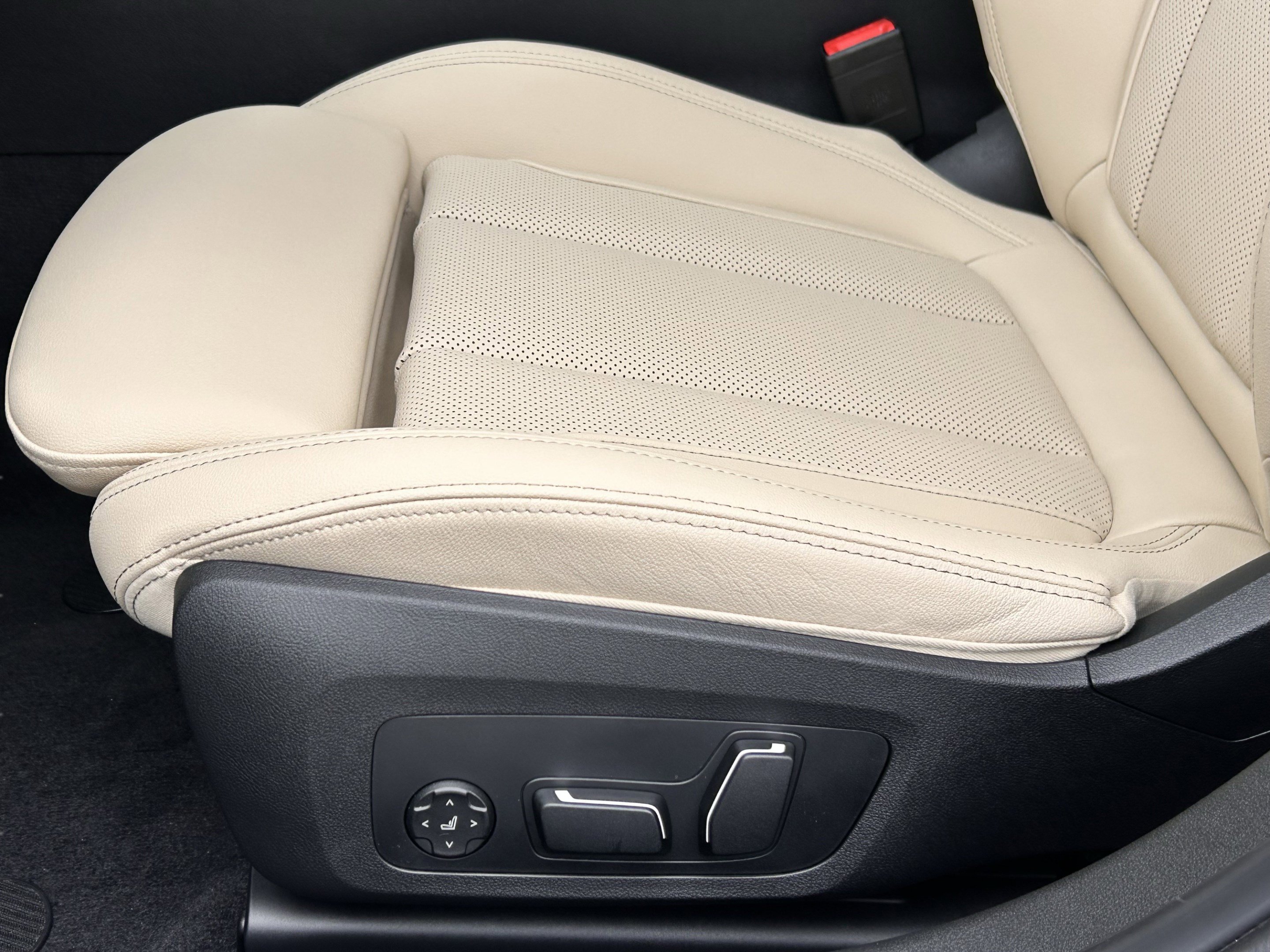 Used 2026 BMW 330i Sedan w/ Premium Package RWD image 24