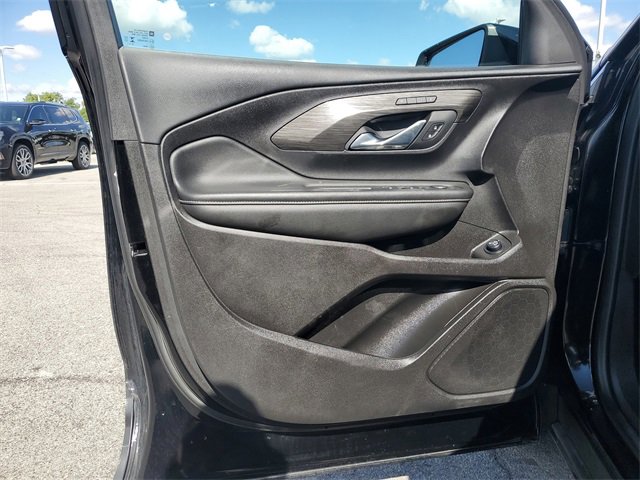 Used 2024 GMC Terrain SLT image 16