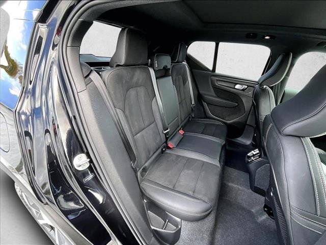 Used 2024 Volvo XC40 B5 Plus AWD/4WD image 29
