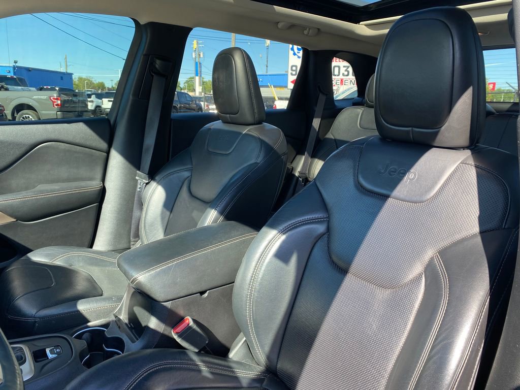 Used 2017 Jeep Cherokee Limited w/ Luxury Group AWD/4WD image 11