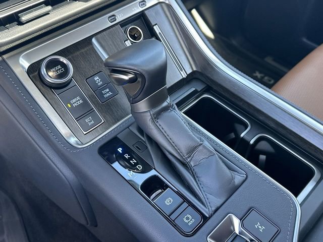 Used 2025 Lexus GX 550 w/ Cold Area Package AWD/4WD image 16