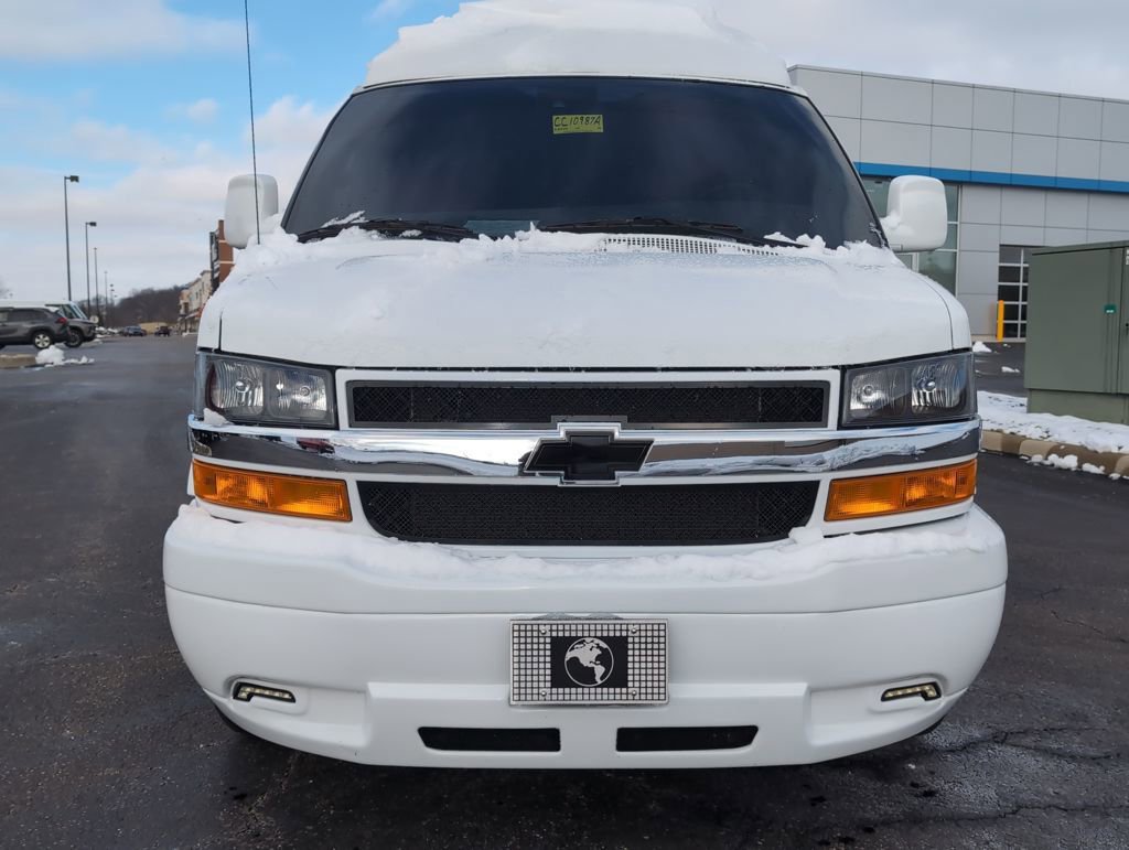 Used 2024 Chevrolet Express 2500 Extended image 2
