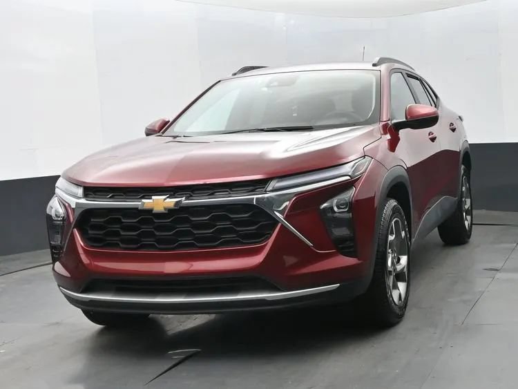 Used 2025 Chevrolet Trax LT