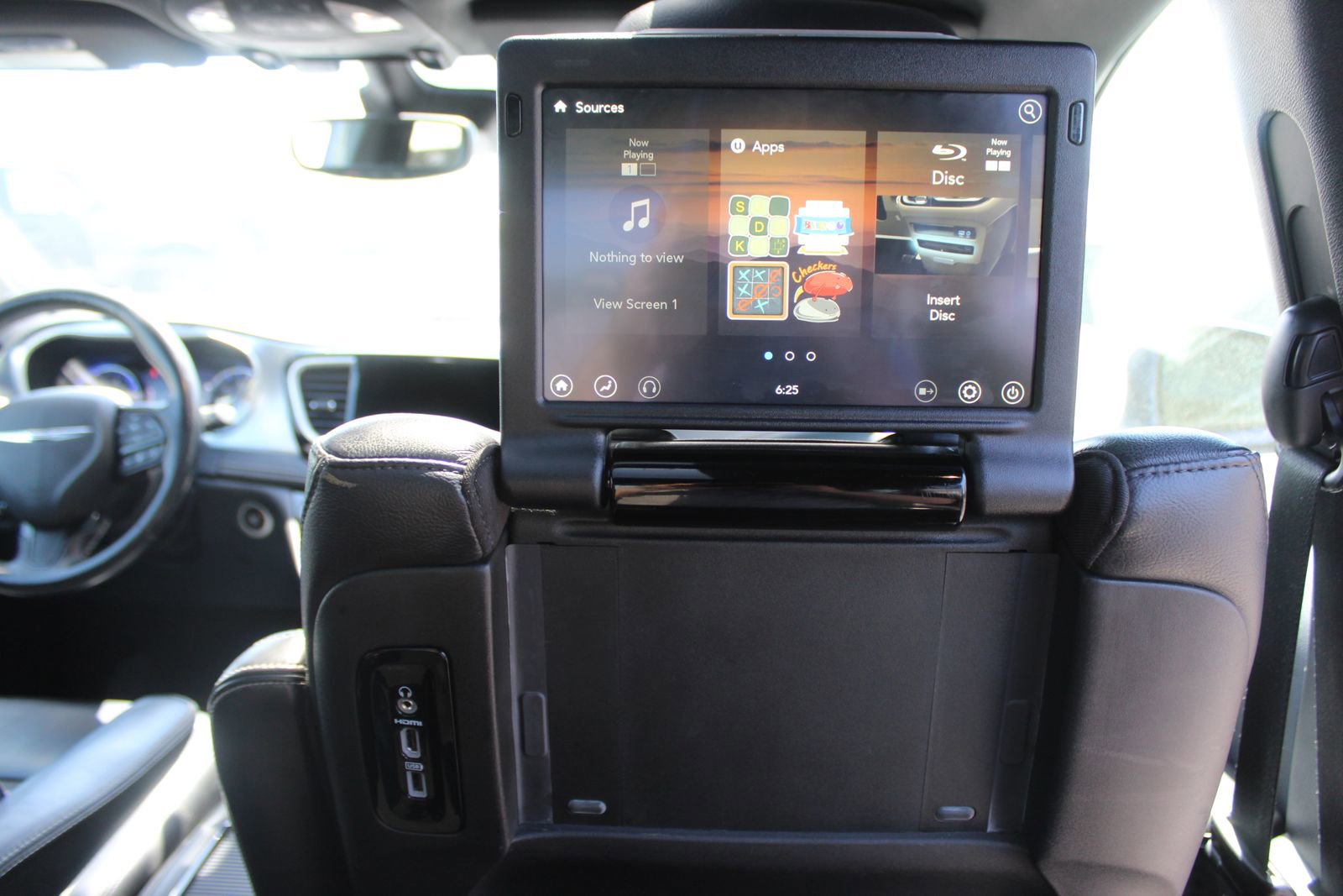Used 2021 Chrysler Pacifica Touring-L w/ Uconnect Theater Family Group FWD image 15