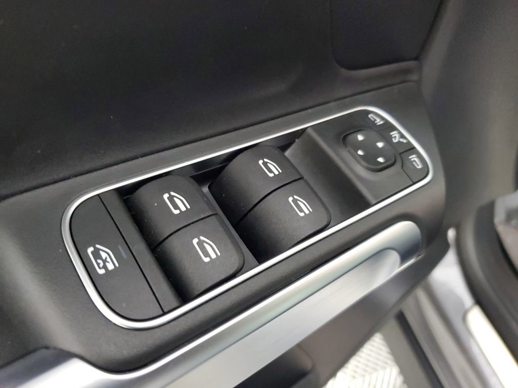 Used 2023 Mercedes-Benz GLB 250 image 19