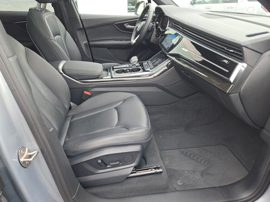 Used 2025 Audi Q7 3.0T Premium Plus image 6