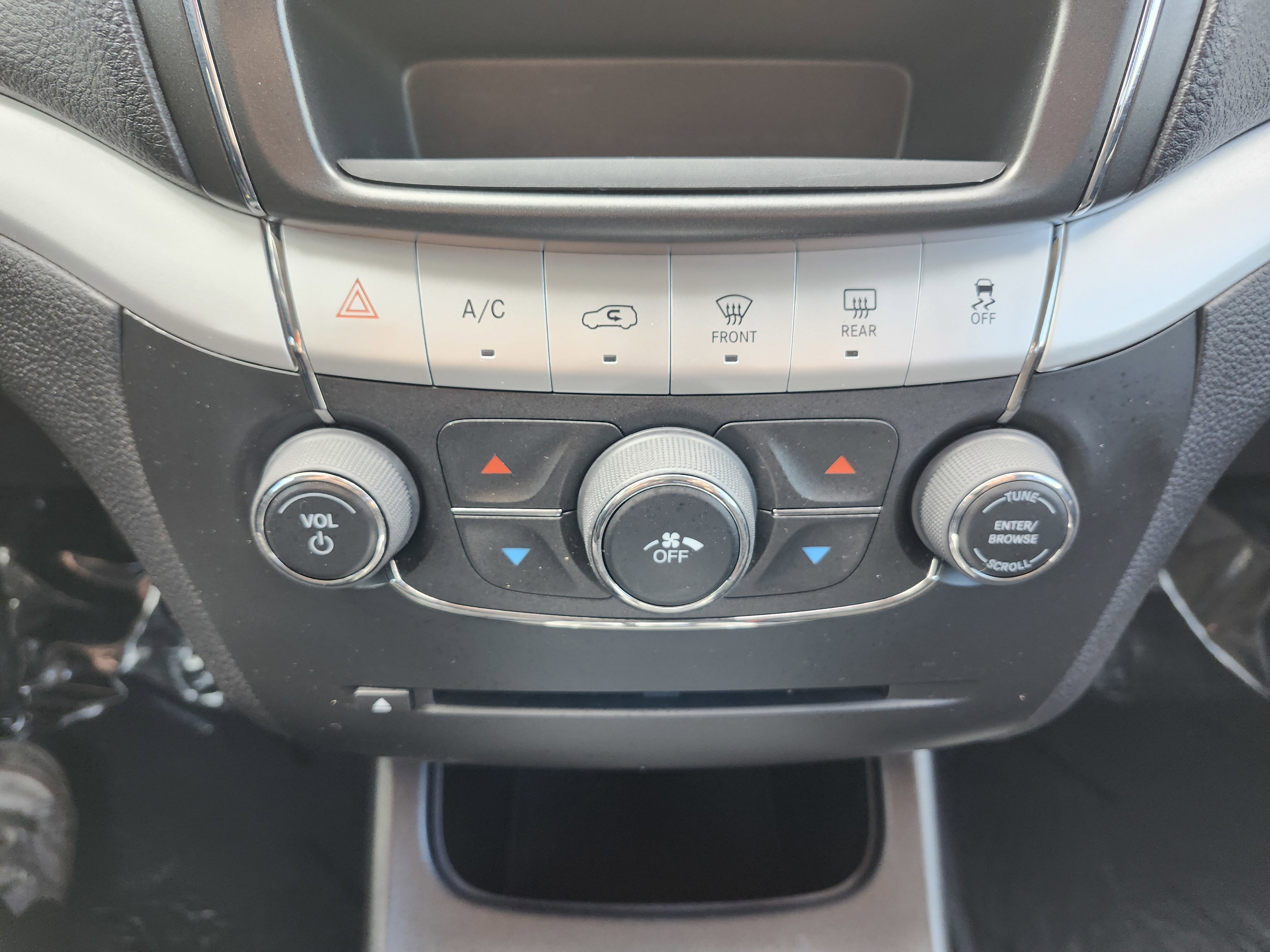 Used 2018 Dodge Journey SE w/ Popular Equipment Group image 29