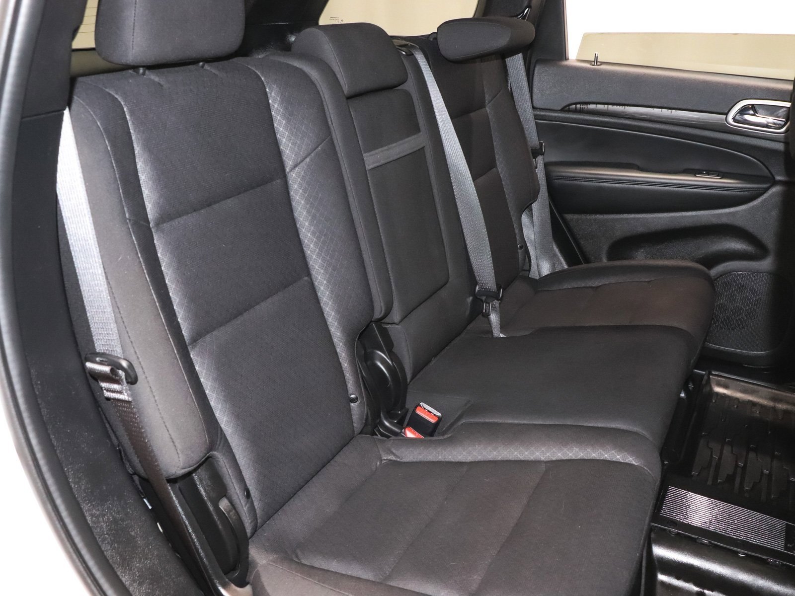 Used 2021 Jeep Grand Cherokee Laredo image 22