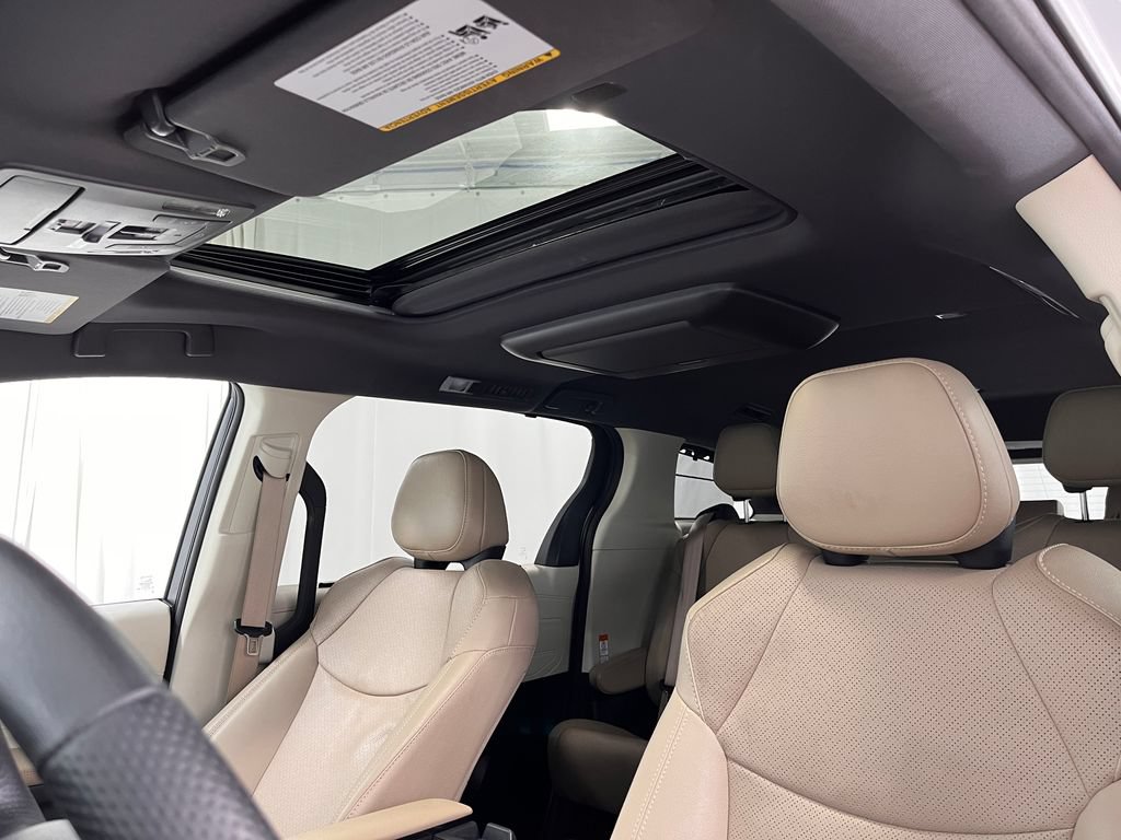 Used 2021 Toyota Sienna Limited AWD/4WD image 3
