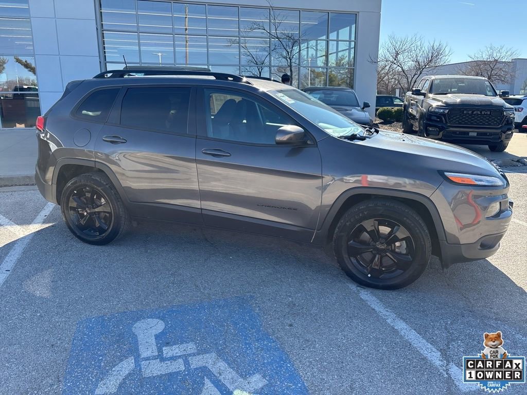 Used 2018 Jeep Cherokee Latitude w/ Altitude Package image 31