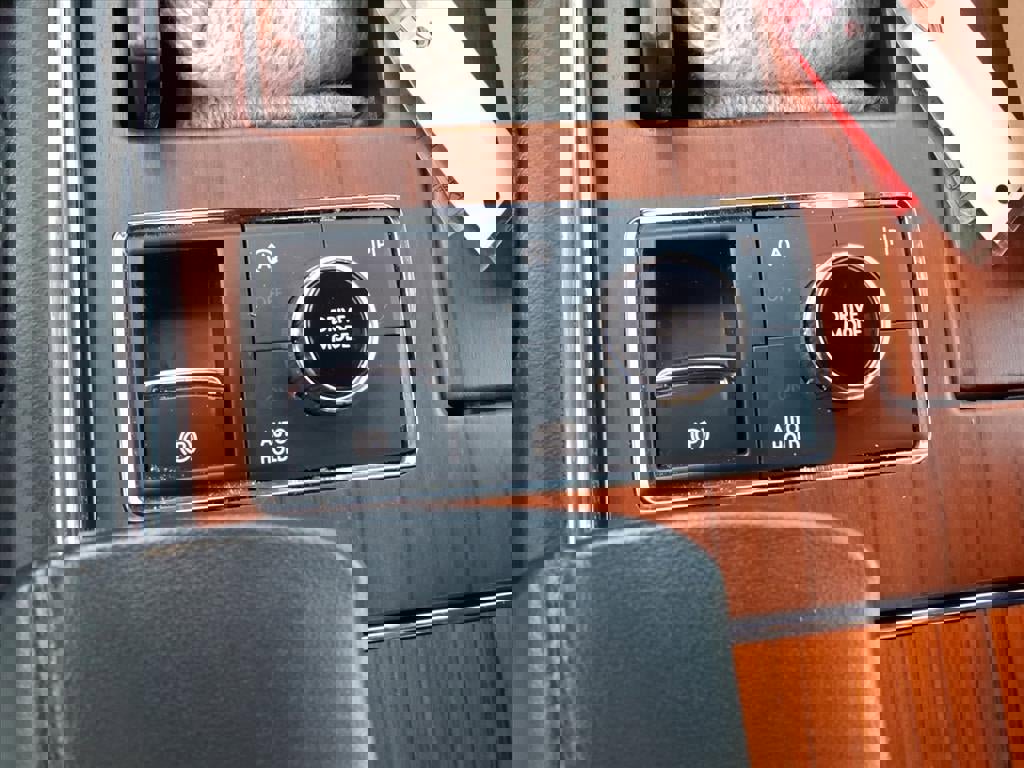 Used 2024 Lincoln Navigator Reserve image 16