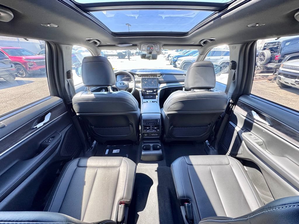 Used 2025 Jeep Grand Cherokee L Limited w/ Luxury Tech Group II AWD/4WD image 24
