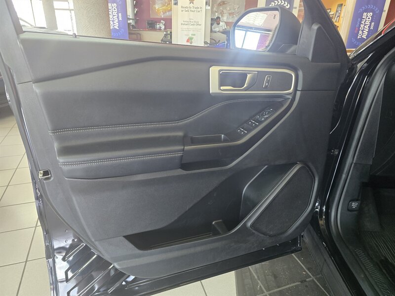 Used 2020 Ford Explorer XLT w/ Equipment Group 202A AWD/4WD image 7