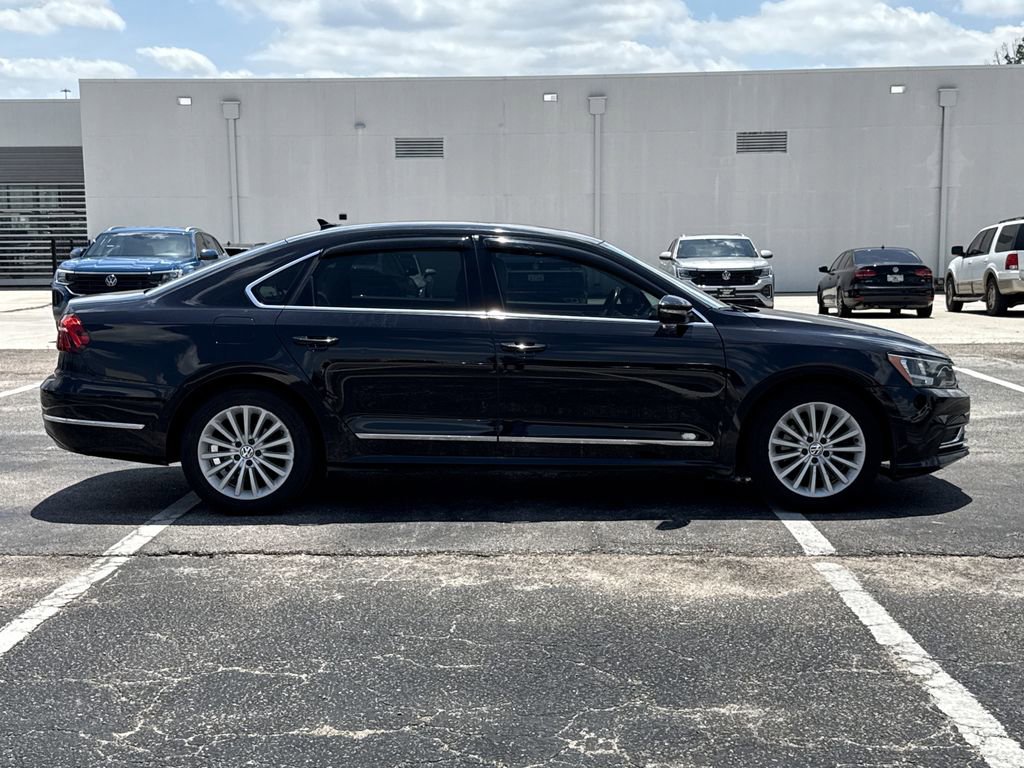Used 2017 Volkswagen Passat 1.8T SE FWD image 4