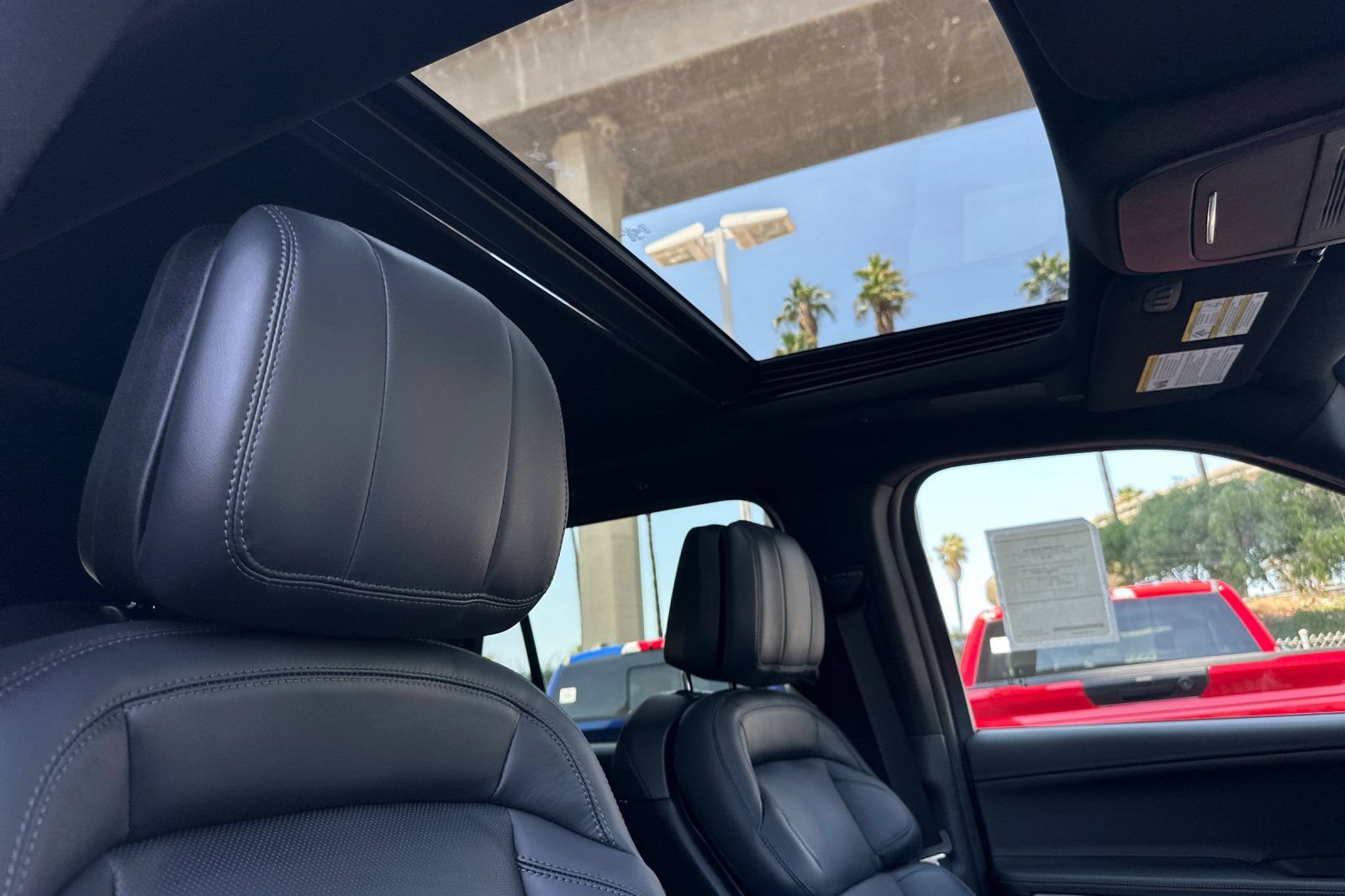 New 2026 Lincoln Navigator Reserve w/ Jet Appearance Package AWD/4WD image 17