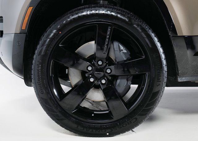 New 2026 Land Rover Defender 110 X-Dynamic SE image 9