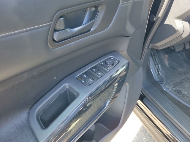 Used 2025 Nissan Pathfinder SV image 10