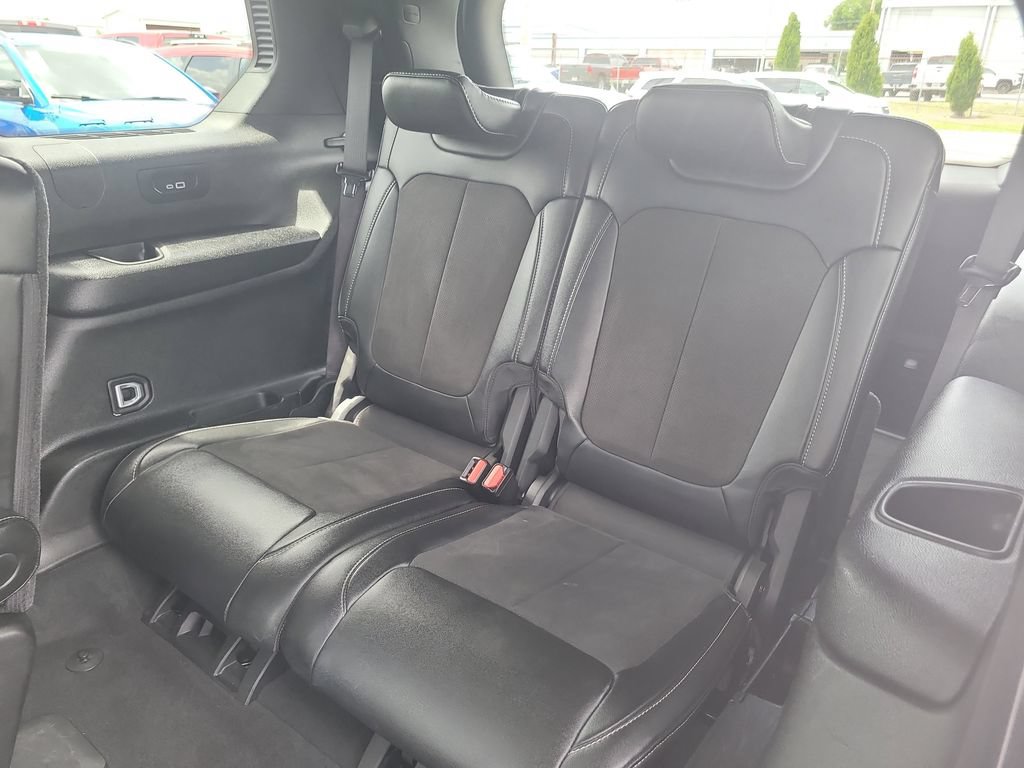 Used 2024 Jeep Grand Cherokee L Altitude AWD/4WD image 16