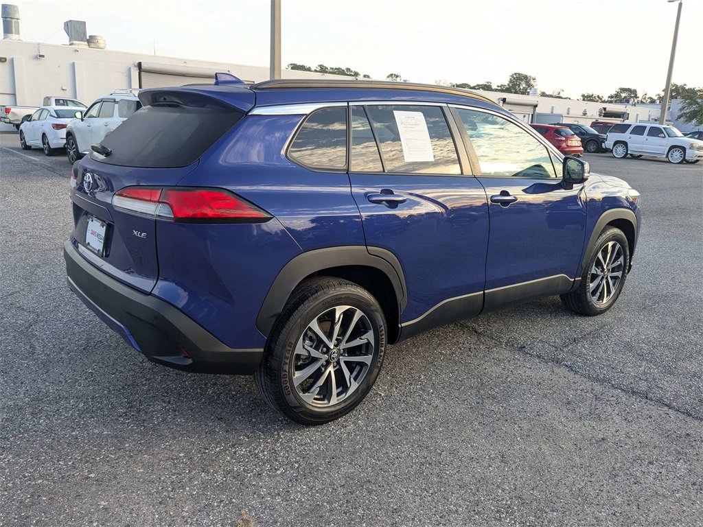 Used 2023 Toyota Corolla Cross XLE image 4