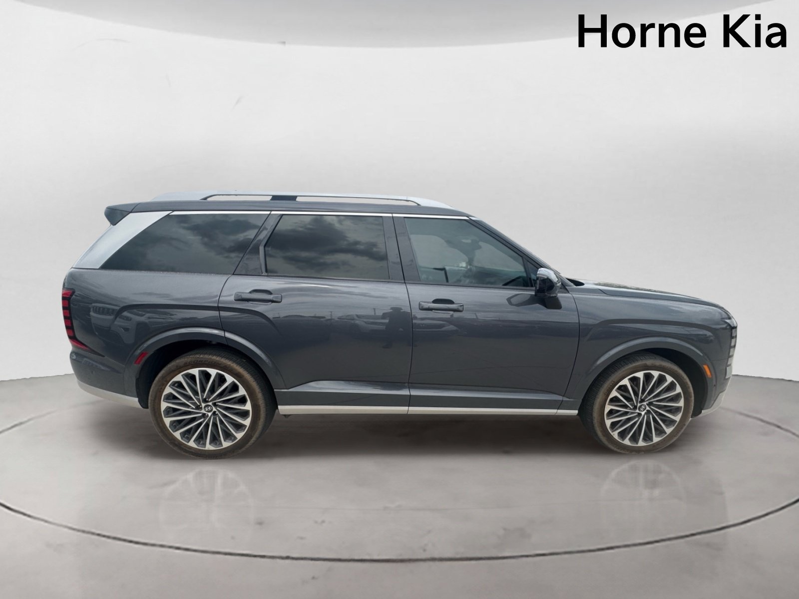 Used 2026 Hyundai Palisade Calligraphy FWD image 3