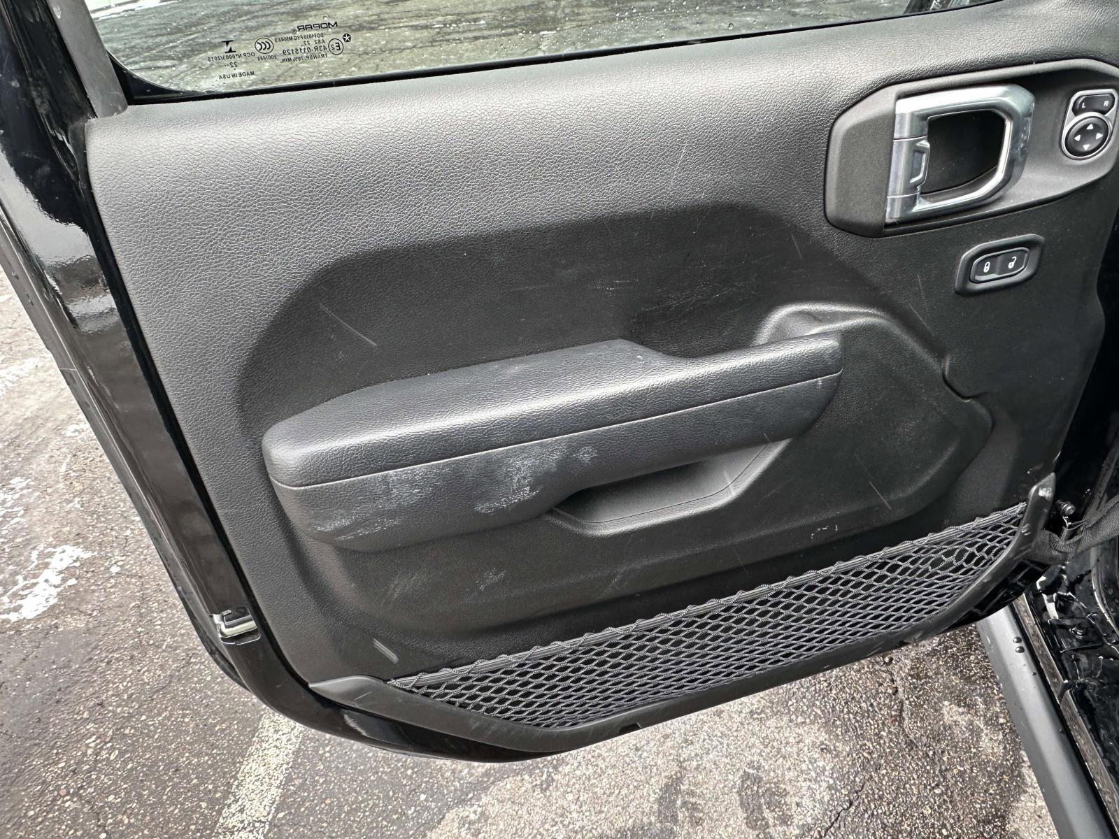 Used 2023 Jeep Wrangler Unlimited w/ Cold Weather Group image 17