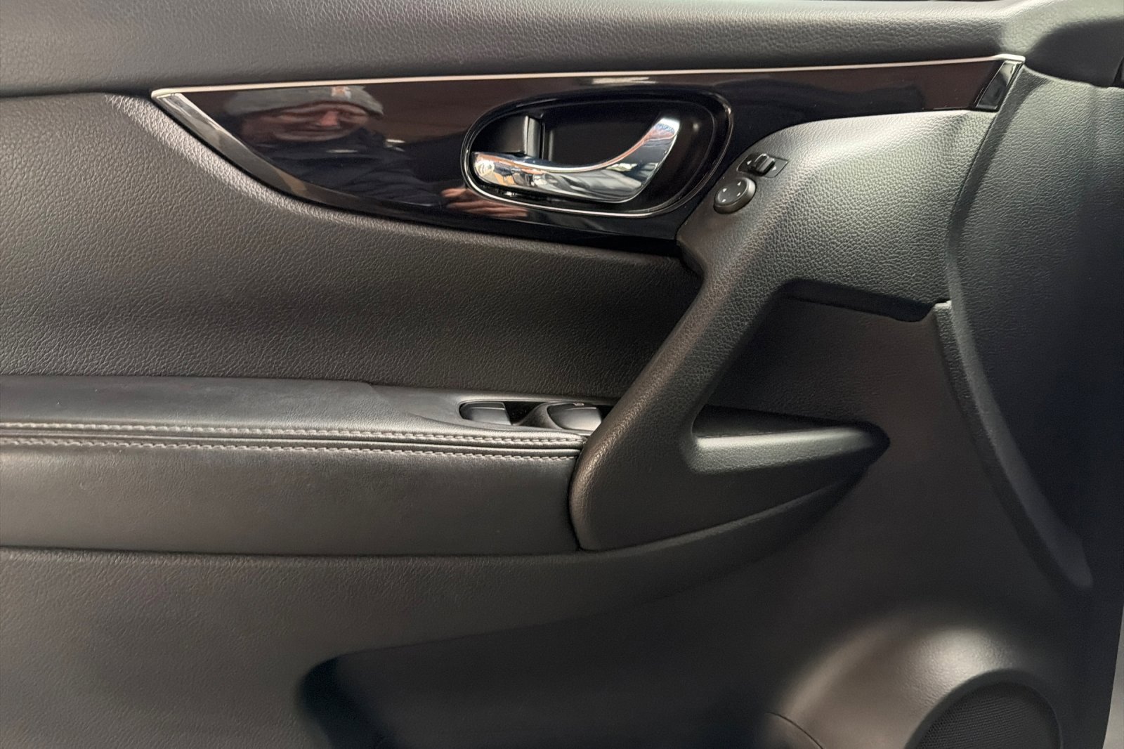 Used 2018 Nissan Rogue Sport SL image 12