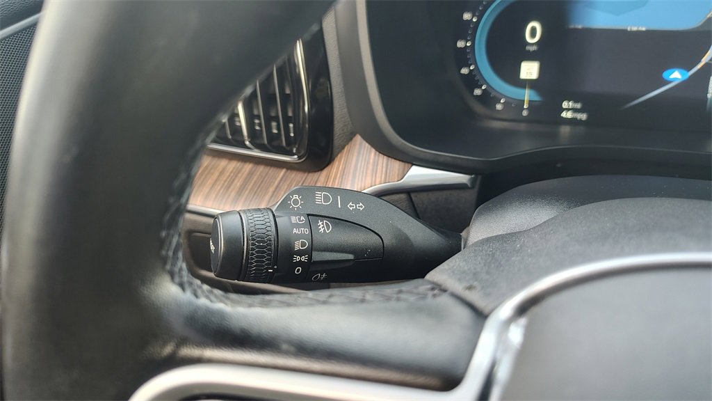 Certified 2023 Volvo XC60 B5 Plus w/ Climate Package image 18