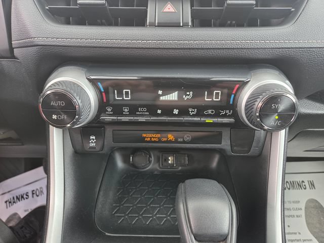 Used 2019 Toyota RAV4 LE w/ Carpet Mat Package AWD/4WD image 27