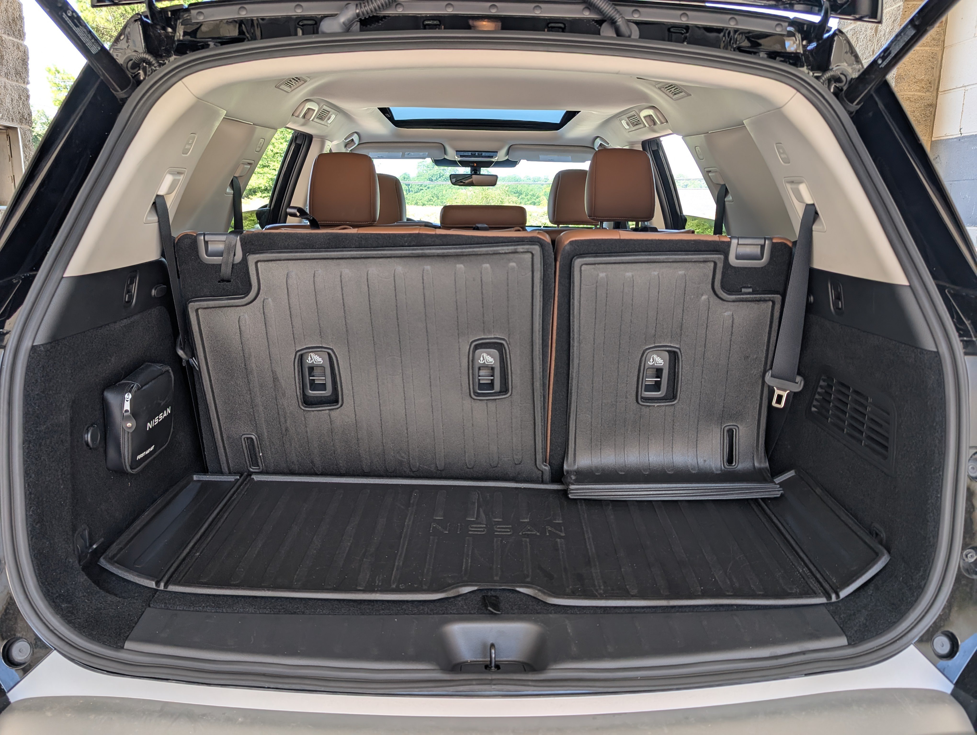 Used 2025 Nissan Pathfinder Platinum w/ Cargo Package FWD image 21