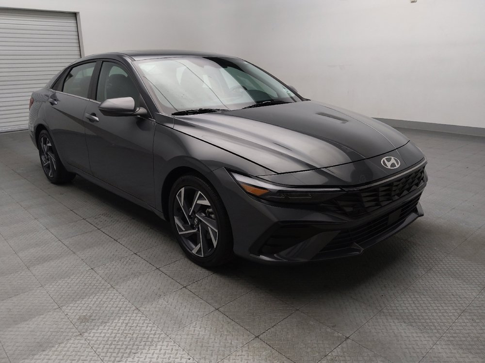 Used 2025 Hyundai Elantra Limited image 13